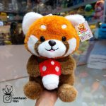عروسک پاندای قرمز قارچ بدست